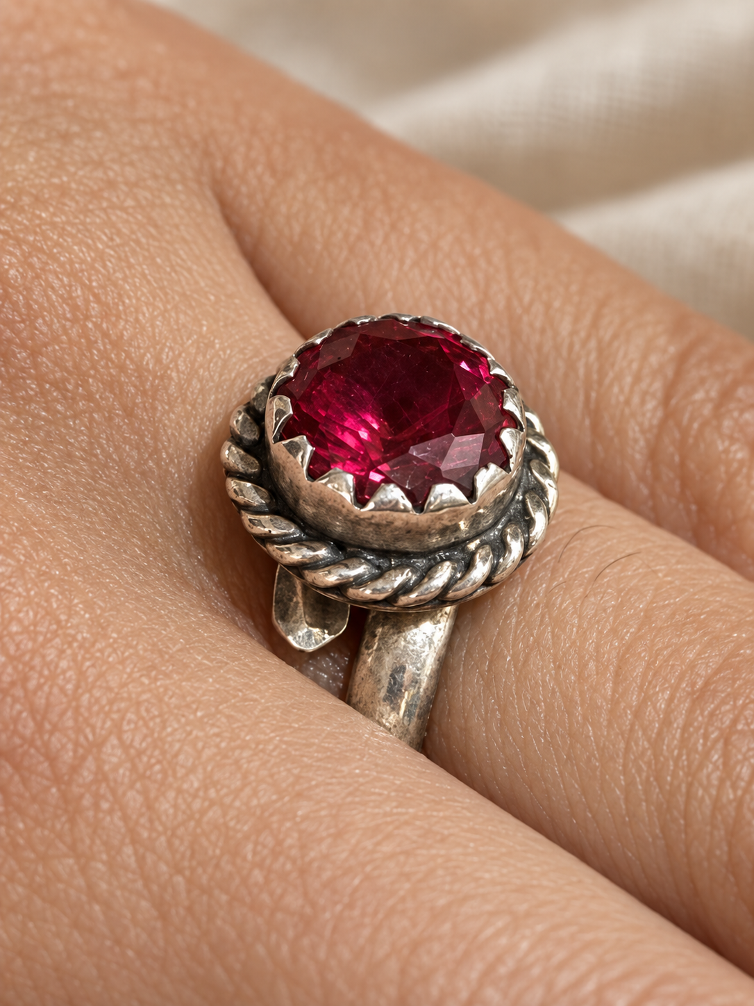 Anillo Carmesí- Rubí